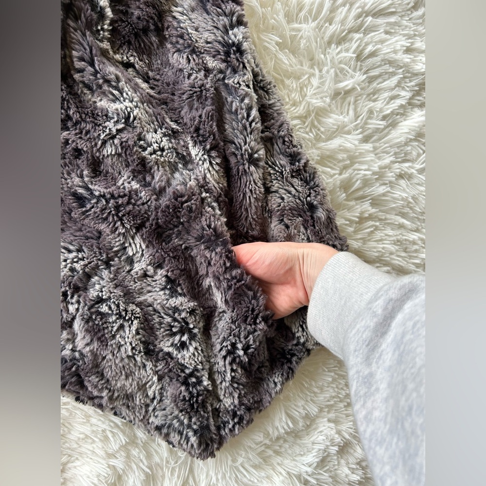 Chico's | Reversible Gray & Cheetah Faux Fur Vest - Picture 3 of 5